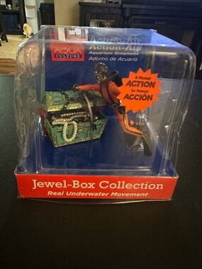 Aqua Culture Jewel-Box Collection Diver & Treasure Chest - Green, Orange